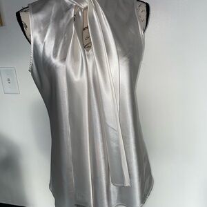 Elegant Cream Nine West Sleeveless Blouse